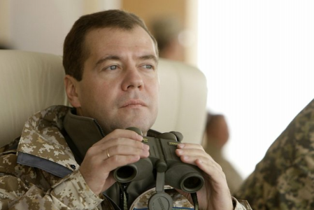 «Не будет сложно»: Медведев нашел и назвал пользу от отправки французских войск на Украину