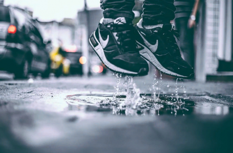 Весенняя слякоть больше не будет вас раздражать: блогер Нечетов назвал дешёвое средство для обуви от грязи и промокания — эффект поразит