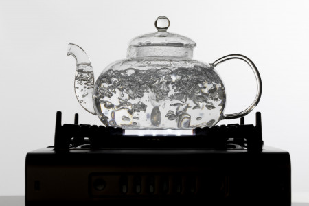 Мифы и легенды современного мира: можно ли кипятить воду в чайнике несколько раз?