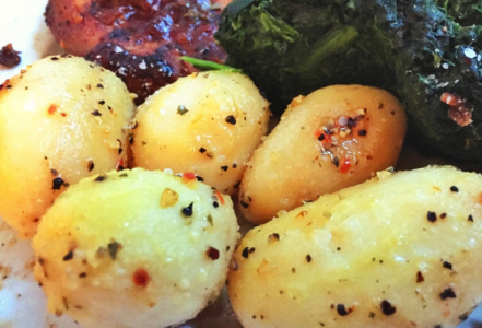 Солить строго вовремя: Как сварить картофель, чтобы он остался полезным и стал вкусным — советы от повара