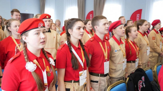 Выдала банальная ошибка: в Крыму школьников агитировали идти на СВО — но оказалось, что не в российские ряды ВС