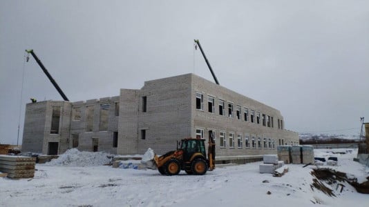 В Печенге возводят стены здания новой начальной школы