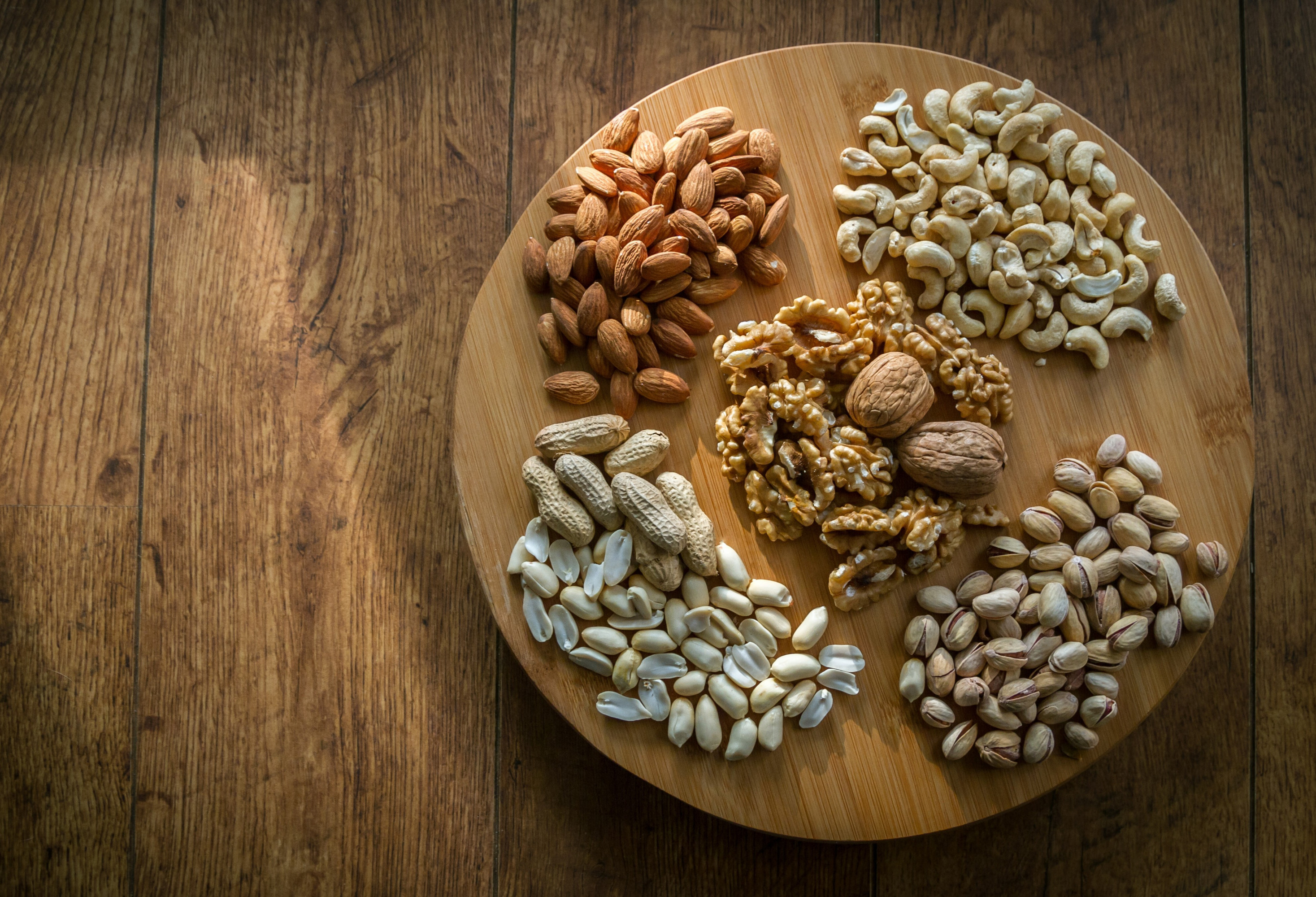 Ешьте их и анализы порадуют: биолог Созыкин назвал самые эффективные орехи для снижения уровня холестерина — но есть одно условие