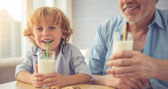 Польза или вред: сколько стаканов молока в день можно пить без риска для здоровья