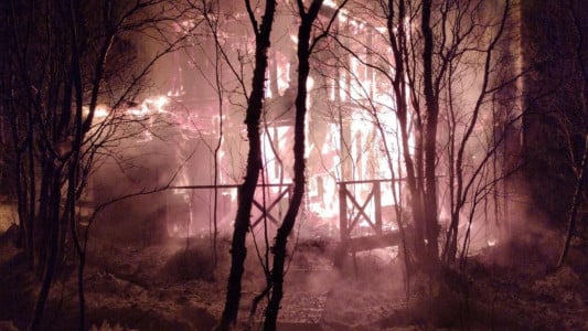 Сегодня утром в Ковдорском округе полностью сгорела дача