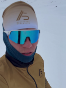 Спортсмен Александр Большунов показал видео с тренировки на горнолыжной трассе в Кировске