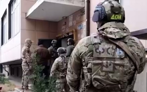 «Я отвез оружие террористам»: задержанные в Дагестане боевики дают признательные показания о содействии устроенному в «Крокусе» кошмару