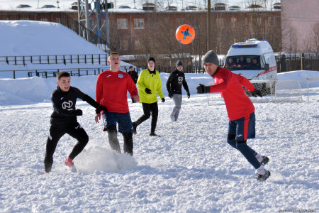 Команда «Надежда» победила на соревнованиях по футболу на снегу в Апатитах