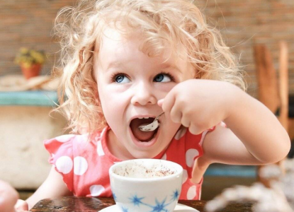 Пострадает незрелая кора мозга: С какого возраста кофе можно давать детям и что будет, если не выполнить рекомендацию — врач Липилин