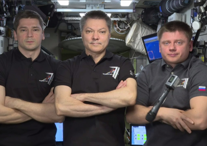 «Сплотились вокруг великой цели»: российские космонавты поздравили страну с орбиты Земли