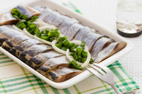 Из остатков творога и селёдки готовим невероятную намазку: простой рецепт рыбного паштета — захочется съесть ещё до подачи
