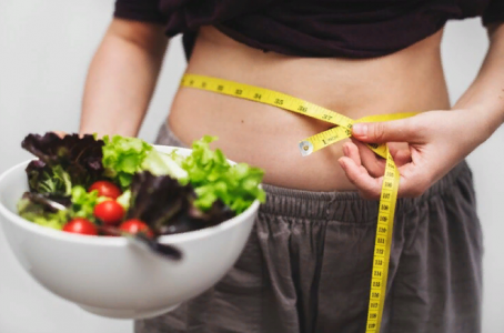 «Весь жир испарится за 7 дней»: Врач-диетолог Чиж рассказала, как поменять питание, чтобы начать стремительно худеть — придётся обновить гардероб
