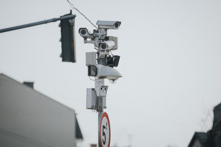 Плохая новость для автомобилистов: в Мурманске установили первую камеру, фиксирующую водителей с телефоном