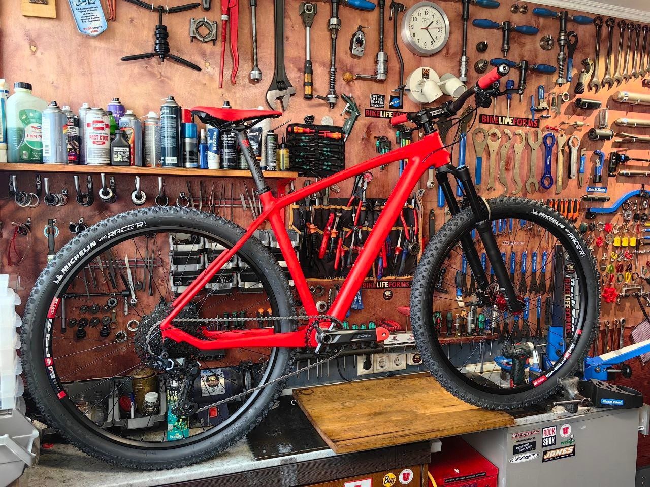 Возвращение Хибинской велогонки: новый маршрут и специализированный велосипед в красных цветах организаторов