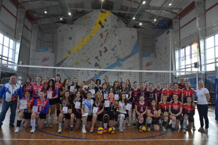 Успешное завершение соревнований по волейболу «Весенние капели» среди девушек в городе Апатиты