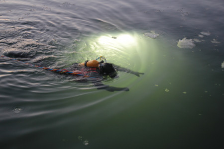 Водолазы-спасатели Северного флота провели тренировку в Кольском заливе