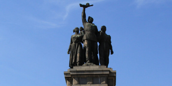 Демонтируют еще один памятник советским воинам-освободителям: на этот раз в столице Болгарии