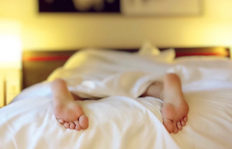 Без задних ног: Как крепко засыпать без снотворного — сделать это надо заранее, не перед сном