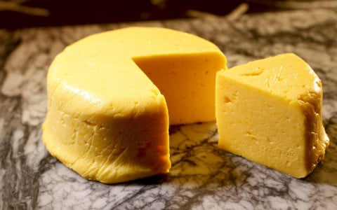 Без молока и кефира: готовим очень вкусный домашний сыр — 5 минут и готово