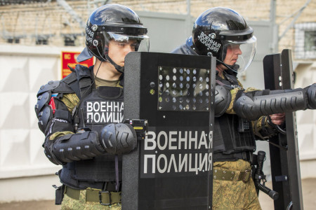 Расстреляли за отказ в заселении: двое российских военных расстреляли 7 человек в Херсонской области — оба переданы полиции