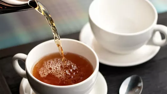 Бабушка-повар научила: в заварочный чайник подсыпаю щепотку этого продукта — получаю чай с божественным вкусом