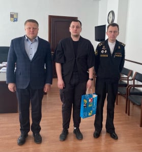 Бойца из Кировска наградили медалью «За укрепление боевого содружества»