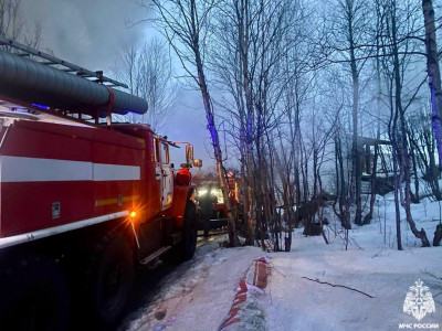 Ночью в Долине уюта в Мурманске сгорел двухэтажный дом
