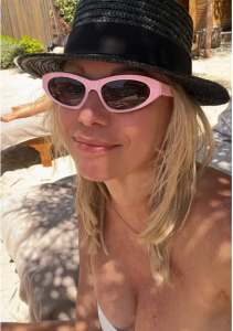 Дамы 55+ в купальниках: Ирина Салтыкова опубликовала фото с курорта — подписчики засыпали комплиментами