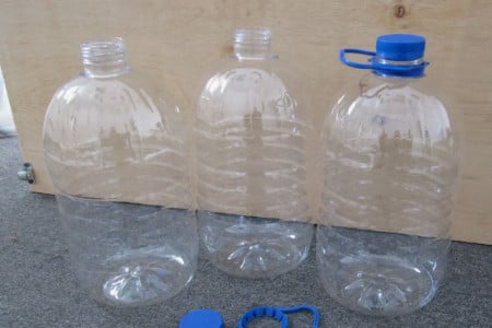 Засуньте палку в пластиковую бутылку: решение огромной проблемы огородников в одном действии — урожая станет гораздо больше