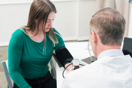 Не нужны тонометр и талончик к кардиологу: диетолог назвал ряд доступных продуктов, которые могут снижать давление