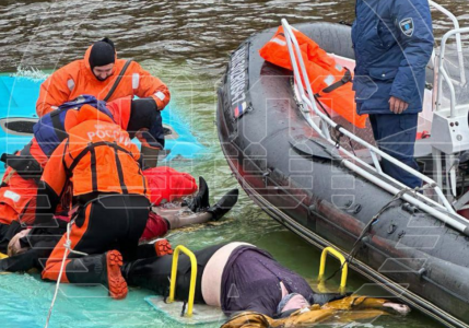 В автобусе, упавшем в реку в Петербурге, были как минимум 20 человек: есть погибшие