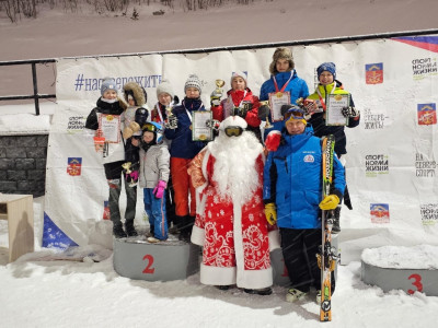 В Кировске прошли региональные соревнования по горнолыжному спорту «Хибинский Дед Мороз»