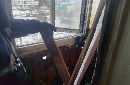В Никеле Печенгского района чуть не сгорел балкон в пятиэтажке