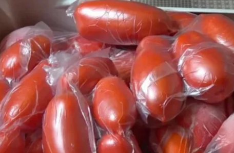 Бросаю помидоры в морозильник — целый год потом экономлю на продуктах: замороженным томатам цены нет